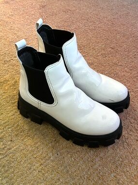 Circus NY by Sam Edelman White Platform Chelsea Boots | Women’s Size 8